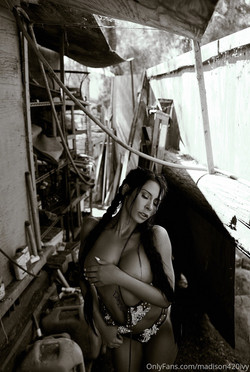[OnlyFans.com] Madison Ivy (@madison420ivy)/photos/20-04-07 18009444-02 One of the people Im most looking forward to working with, once quarantine(..) 1225x1824.jpg