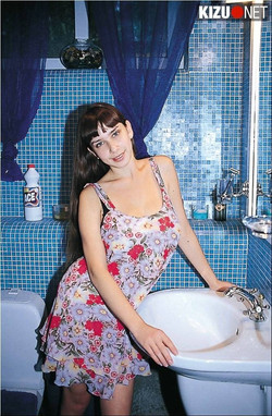 Yulia Nova/Yulia Nova - Images/Yulia Nova - Kizu.net/Yulia Nova - Bathroom/Yulia Nova 00003.jpg