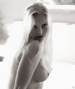 Rhiannon Allen/4309_Model.jpg