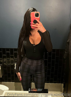 prettyinpinkxoxofficial/images/After work drinks  Wish you followed me into the bathroom.._08_a3e69da6-1026-4eb1-a845-8e47628076b6.jpg