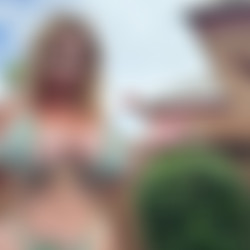 Holly Garner - Green Floral Pool 1 2025-08-04 4K