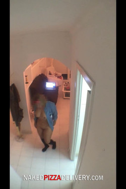 nakedpizzadelivery/Astrid/Ass-Flashing-Food-Delivery.mp4